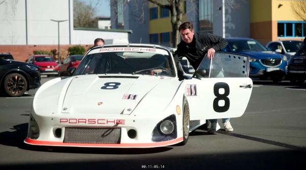 Bild 1 von 3: Der Porsche 935 - ein Stück Rennsportgeschichte, das den Geist vergangener Le-Mans-Tage lebendig hält.