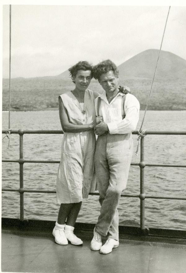 Bild 1 von 14: Dore Strauch und Dr. Friedrich Ritter an Bord der Yacht ihres Mäzens. Florena, 3. Januar 1932.