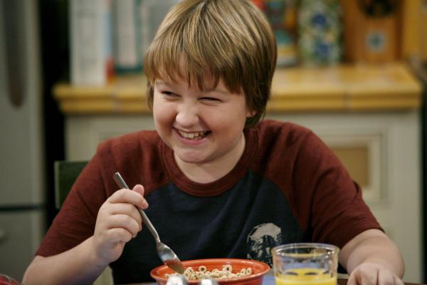 Bild 1 von 12: Kann Jake (Angus T. Jones) seinen Vater überzeugen, auf ein Rockkonzert gehen zu dürfen?