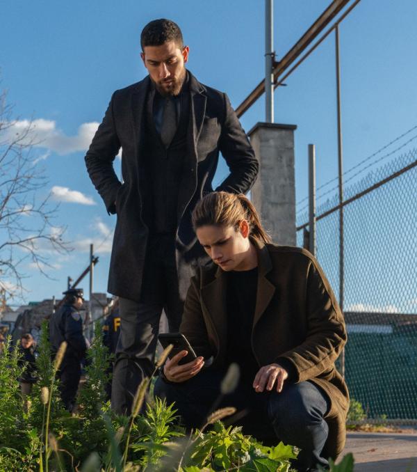 Bild 1 von 16: Special Agent Omar Adom 'OA' Zidan (Zeeko Zaki, l.); Special Agent Maggie Bell (Missy Peregrym, r.)