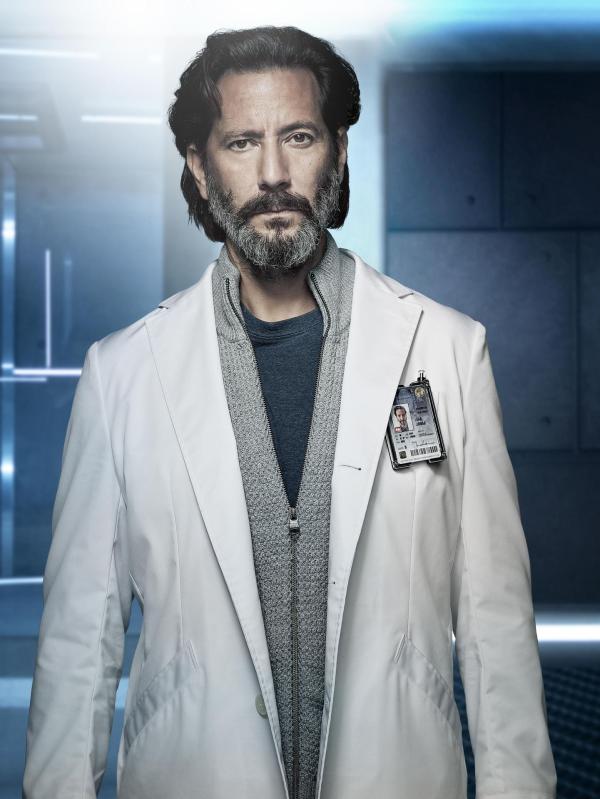 Bild 1 von 22: (1. Staffel) - Dr. Jonas Lear (Henry Ian Cusick)