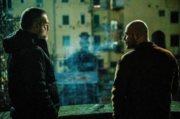 Bild 1 von 33: Im Bild (v.li.): Mimmo Borrelli (O?Maestrale), Marco D?Amore (Ciro Di Marzio).