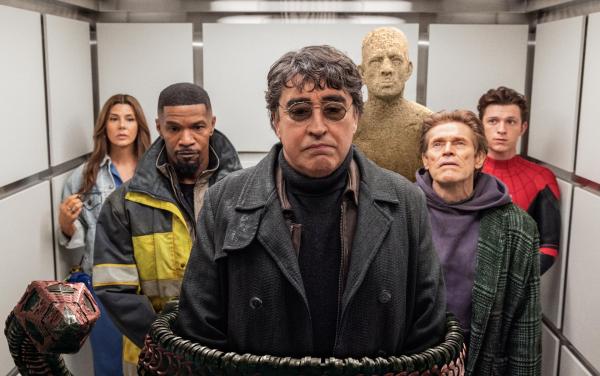 Bild 1 von 12: (v.l.n.r.) May Parker (Marisa Tomei); Max Dillon / Electro (Jamie Foxx); Dr. Otto Octavius / Dr. Octopus (Alfred Molina); Sandman; Norman Osborn / Grüner Kobold (Willem Dafoe); Peter Parker / Spider-Man (Tom Holland)