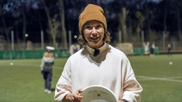 Bild 1 von 24: Im Bild: Christina spielt Ultimate Frisbee.
