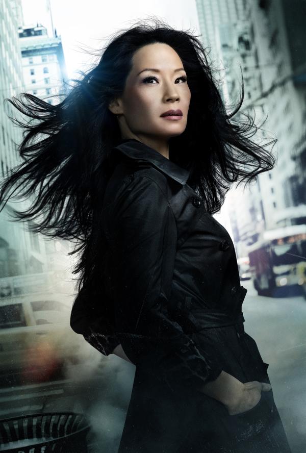 Bild 1 von 24: (1. Staffel) - Zur Seite steht dem durchgeknallten Ermittler Sherlock Holmes, die junge Ärztin Joan Watson (Lucy Liu), die sein geniales, aber auch drogengeplagtes Gemüt, im Zaum hält ...