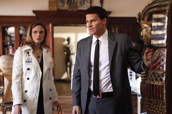 Bild 1 von 9: Dr. Brennan (Emily Deschanel, l.); Booth (David Boreanaz, r.)