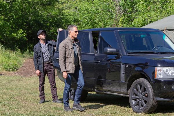 Bild 1 von 8: Special Agent Christopher LaSalle (Lucas Black, l.); Special Agent Dwayne Pride (Scott Bakula, r.)
