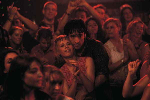 Bild 1 von 14: Die Beziehung von Laura (Iben Hjejle, Mitte l.) und Rob (John Cusack, Mitte r.) ist eine Berg - und Talfahrt ...