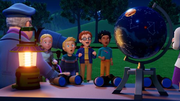 Bild 1 von 3: Der/die Sternsucher/in des Jahres gewinnt den wunderschönen alten Sternen-Globus von Gareth.
© KiKA/2024 Prism Art & Design Limited - Honorarfreie Verwendung gemäß AGB im engen inhaltlichen redaktionellen Zusammenhang mit genannter Sendung bei Nennung \