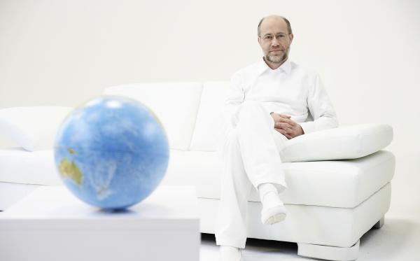 Bild 1 von 2: Sci Fi setzt die Zusammenarbeit mit Astrophysiker Professor Harald Lesch fort. Das neue, interaktive Format \