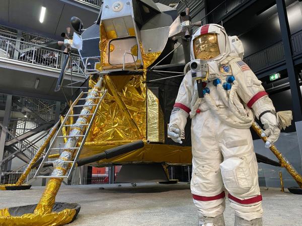Bild 1 von 11: Nachbildung der Apollo-11-Mondfähre \