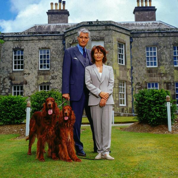 Bild 1 von 9: Im Bild: Sky Du Mont (Sir Peter Savage), Susanne Uhlen (Ellen Parry).