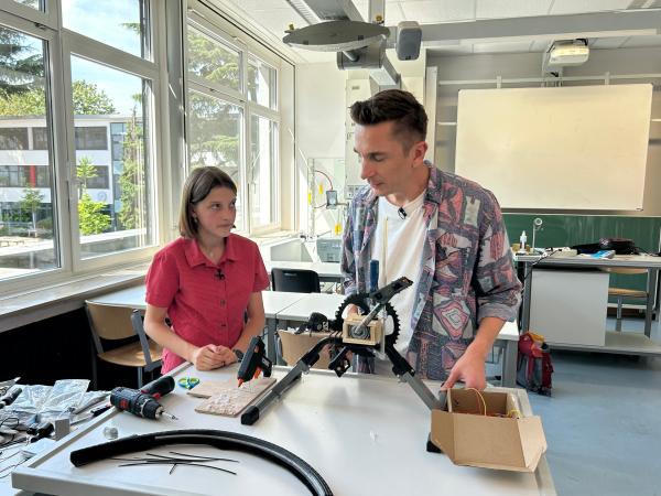 Bild 1 von 3: \