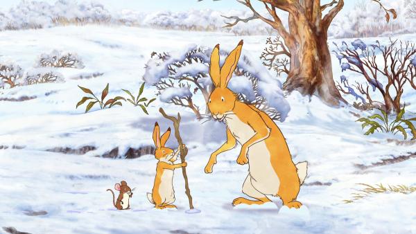 Bild 1 von 8: Der kleine braune Hase zeigt dem großen braunen Hasen den Glücksstock, den er gerade im Schnee gefunden hat.