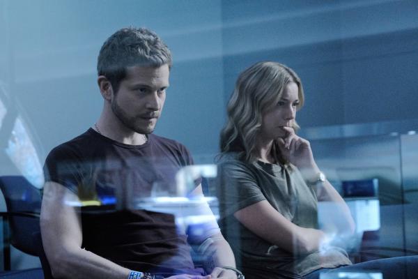 Bild 1 von 22: Dr. Conrad Hawkins (Matt Czuchry, l.); Nicolette Nevin (Emily VanCamp, r.)