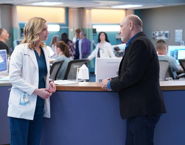 Bild 1 von 17: Nicolette Nevin (Emily VanCamp, l.); Kyle Nevin (Corbin Bernsen, r.)