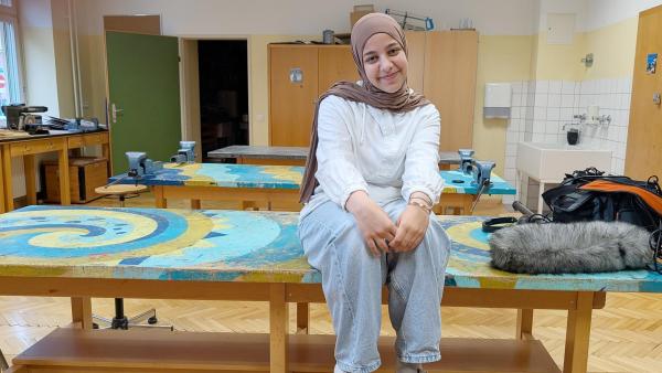 Bild 1 von 21: Im Bild: Lana aus Syrien geht an der NMS Kinzerplatz zur Schule