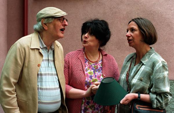 Bild 1 von 4: Im Bild (v.li.): Walter Langer (Kudrnac), Brigitte Swoboda (Koziber), Karoline Zeisler (Karoline Haydn).