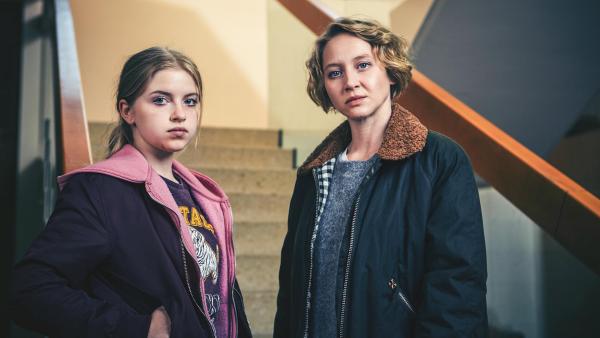 Bild 1 von 9: Im Bild (v.li.): Emilia Pieske (Nela Thaler), Anna Maria Mühe (Blum).