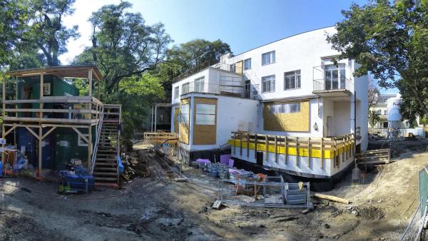 Bild 1 von 15: Im Bild: Baustelle Villa Beer Außenbereich.