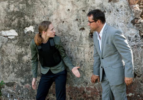 Bild 1 von 12: Streitgespräch zwischen Vernau (Jan Josef Liefers, r.) und Anna-Maria (Alina Levshin, l.).