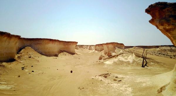 Bild 1 von 5: Die Wüstenlandschaft Zekreet in Katar dient oft als Kulisse für Science-Fiction-Filme. Sogar Mondfahrzeuge wurden hier schon getestet.