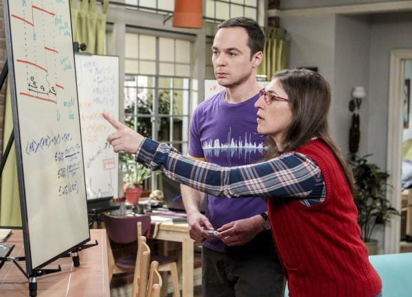 Bild 1 von 17: Auf der Suche nach einer Lösung stellen Sheldon (Jim Parsons, l.) und Amy (Mayim Bialik, r.) fest, was für ein gutes Team sie sind. Zumindest, wenn sie die passende Strategie anwenden ...