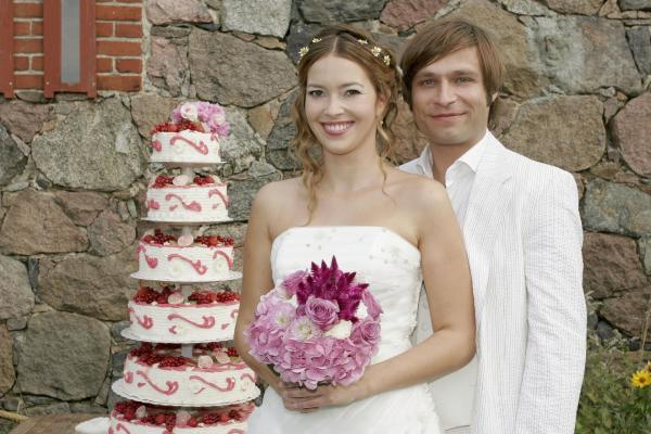 Bild 1 von 23: Das Brautpaar: Hannah (Laura Osswald, l.) und Bruno (Tim Sander, r.)