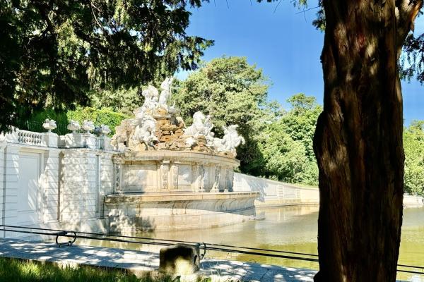Bild 1 von 5: Der Schlossgarten Schönbrunn.