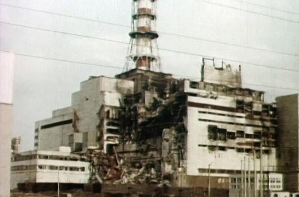 Bild 1 von 4: Reaktorunfall im Kernkraftwerk Tschernobyl, 1986. Zwanzig Jahre später beschrieb Gorbatschow die Katastrophe als \