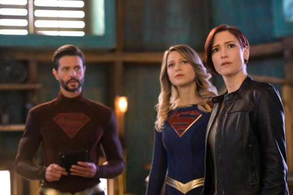 Bild 1 von 9: (v.l.n.r.) Zor-El (Jason Behr); Kara alias Supergirl (Melissa Benoist); Alex Danvers (Chyler Leigh)