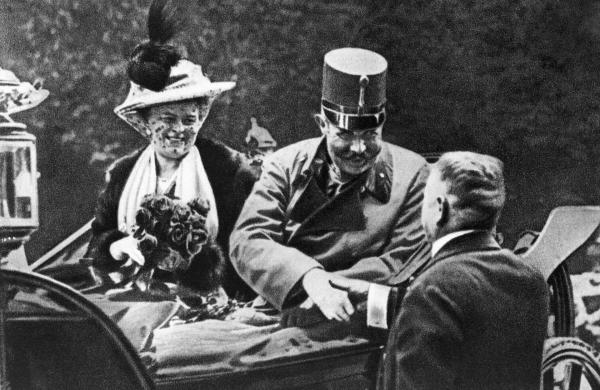 Bild 1 von 2: Der Thronfolger Franz Ferdinand und seine Ehefrau Sophie.