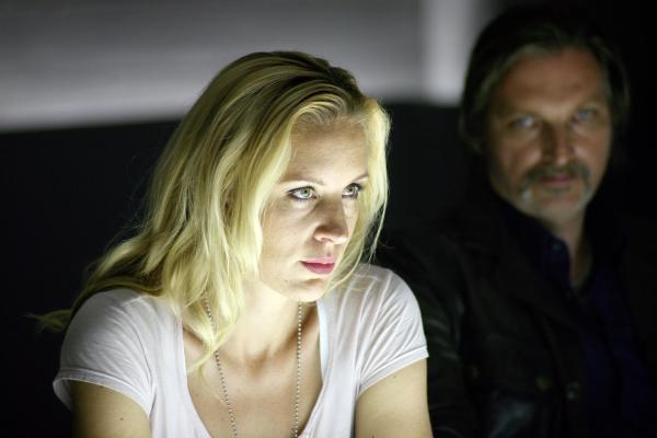 Bild 1 von 24: Im Bild: Lilian Klebow (Penny Lanz), Stefan Jürgens (Carl Ribarski).