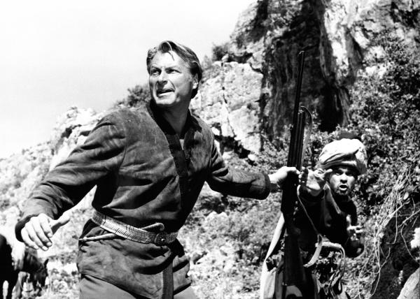 Bild 1 von 2: Der Abenteurer Kara Ben Nemsi (li. Lex Barker) und sein treuer Freund Hadschi Halef Omar (Ralf Wolter) sind gerade unterwegs durch das Land der Skipetaren.