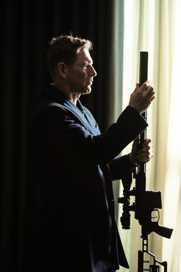 Bild 1 von 10: Shaw (Aaron Eckhart) bereitet seinen nächsten Job vor. Aber tötet er wirklich noch für die CIA?