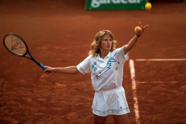 Bild 1 von 3: Steffi Graf dominiert in den 80er-Jahren die Weltspitze im Frauentennis wie kaum eine andere Athletin und löst in Deutschland einen Tennisboom aus.