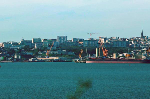 Bild 1 von 2: Die Hafenstadt Brest ist die Heimat des Krimiautors Tanguy Viel.