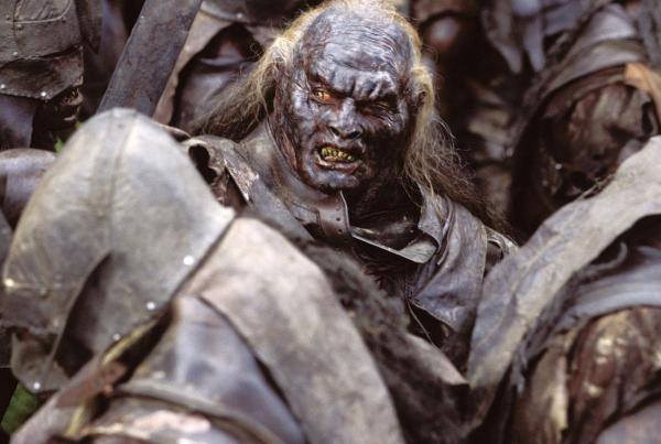 Bild 1 von 17: Die Uruk-Hai haben Merry und Pippin verschleppt, doch die Gefährten sind ihnen bereits dicht auf den Fersen, um die Hobbits zu befreien ...