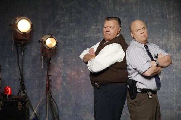Bild 1 von 17: (6. Staffel) - Scully (Joel McKinnon Miller, l.); Hitchcock (Dirk Blocker, r.)