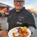 Klaus kocht vorm Haus