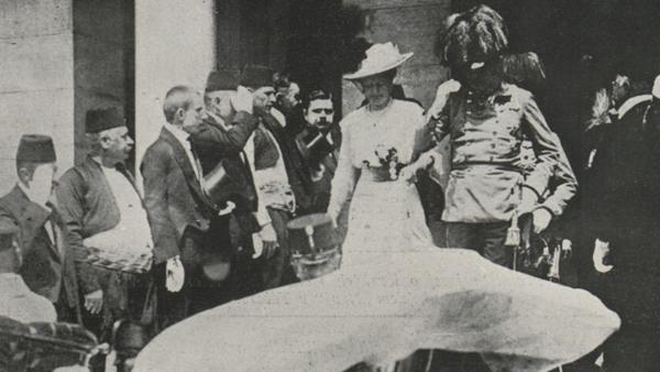 Bild 1 von 3: Sophie Herzogin von Hohenberg und Erzherzog Franz Ferdinand kurz vor dem Attentat von Sarajevo am 28. Juni 1914. Das Attentat auf den Thronfolger und seine Gemahlin gilt als Auslöser des Ersten Weltkrieges.