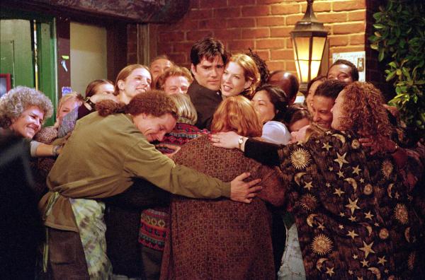 Bild 1 von 8: Dharmas Fortbildungszentrum steckt in finanziellen Schwierigkeiten. Gregs Vater rät ihr, einige Lehrer zu entlassen. Zuerst ist Dharma geneigt, diesem Rat zu folgen, doch dann vertraut sie auf ihren eigenen Instinkt â?¦ Greg indessen vertritt eine Stripperin, die sich im Aufzug eines Kaufhauses den Po eingeklemmt hat. Der Anwalt der Gegenpartei stellt sich als früherer Freund von Dharma heraus, der an seiner Ex-Freundin kein gutes Haar lassen kann. Ob dies auch auf Greg abfärbt?