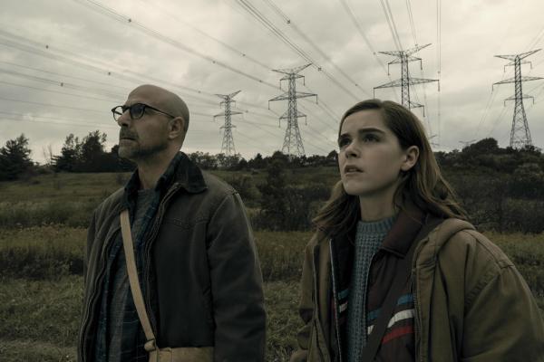Bild 1 von 7: Hugh Andrews (Stanley Tucci, l.); Ally Andrews (Kiernan Shipka, r.)
