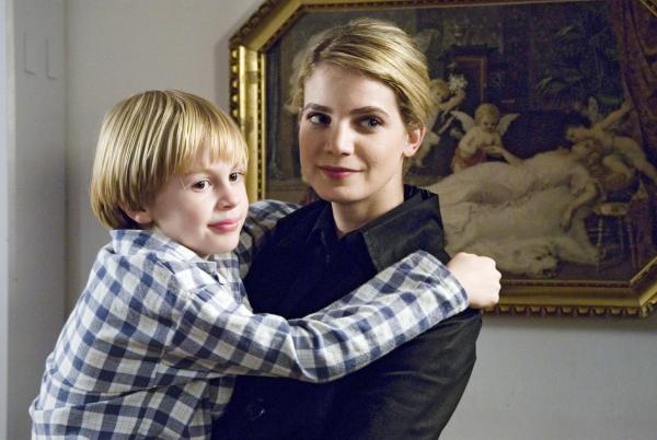 Bild 1 von 15: Nach dem Tod ihres Vaters will Marie (Rike Schmid, l. mit Cedric Eich) die finanziell angeschlagene Firma der Familie retten.