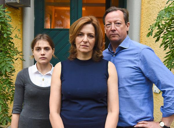 Bild 1 von 16: Im Bild: Mala Emde (Stella), Martina Gedeck (Anna), Matthias Brandt (Richard).