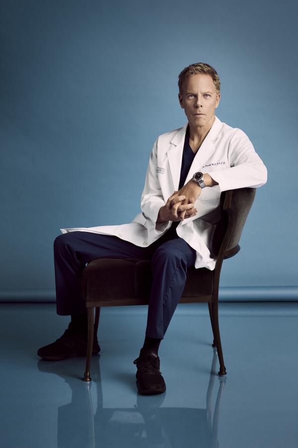 Bild 1 von 44: (18. Staffel) - Dr. Tom Koracick (Greg Germann)