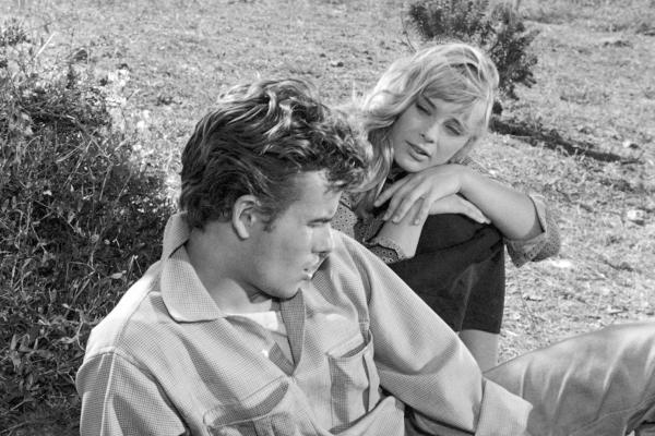 Bild 1 von 5: Der rastlose Philip Gale (Horst Buchholz) kommt bei der unbekümmerten Mylène (Elke Sommer) für kurze Zeit zur Ruhe.