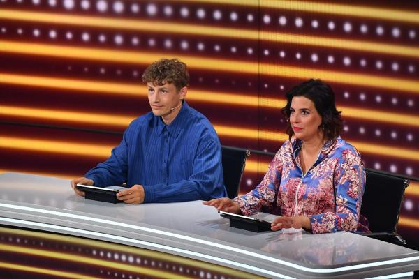 Bild 1 von 8: Tim Bendzko (l.); Elena Uhlig (r.)
