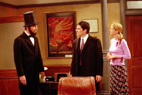 Bild 1 von 10: Zwischen Dharma und Greg gibt es einen Streitpunkt: Jeder der beiden behauptet, durch ihr Kennenlernen den anderen aus einer Misere befreit zu haben. Greg meint, Dharma aus ihren finanziellen Problemen geholfen zu haben. Dharma wiederum hält Greg vor, dass er ohne sie noch immer ein stinklangweiliges Leben führen würde. Da sie sich nicht einigen können, beschließen sie, erst einmal all ihre Haushaltsausgaben gerecht zu verteilen. Bei Dharma herrscht bald Ebbe in im Geldbeutel â?¦