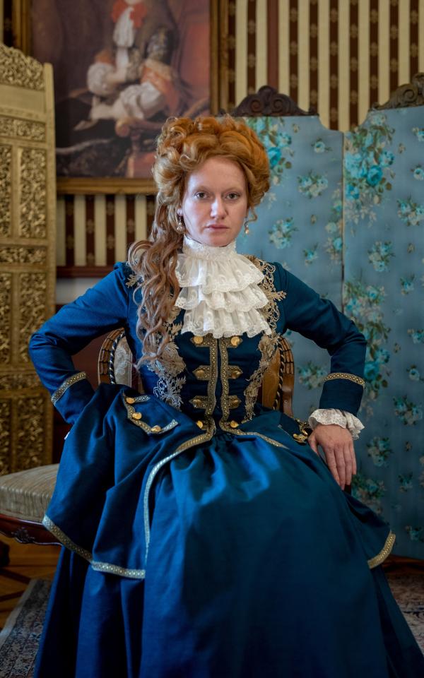 Bild 1 von 14: Die deutschstämmige Liselotte von der Pfalz (Gerganga Pletnyova) ist Schwägerin Ludwigs XIV. und eine der wichtigsten Chronistinnen des Hoflebens in Versailles.